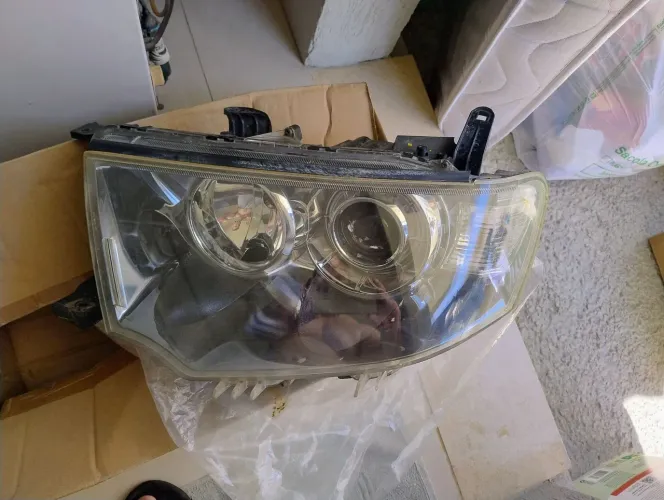 Farol  lado esquerdo Triton Dakar