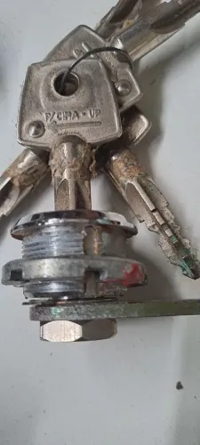 Fecho lingueta reforçada chave tetra