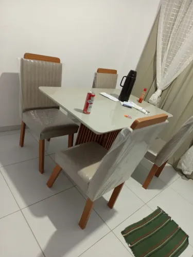 Vendo uma mesa semi nova