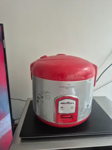 Panela de arroz 10L semi nova! 