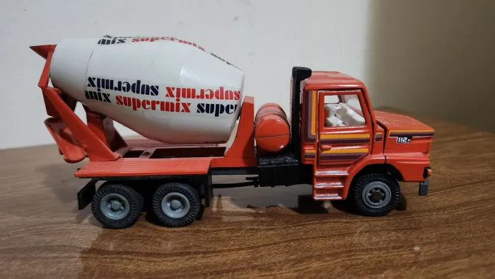 Miniatura Caminhão Betoneira Scania 112H Arpra Anos 80 Escala 1/50