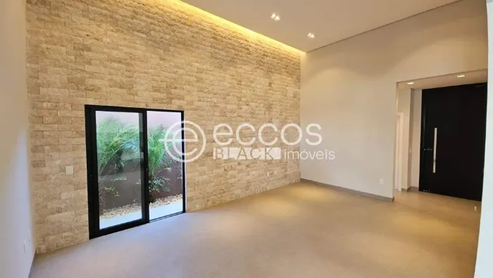 Casa em condomínio à venda, 3 quartos, 1 suíte, 2 vagas, Portal do Vale - Uberlândia/MG