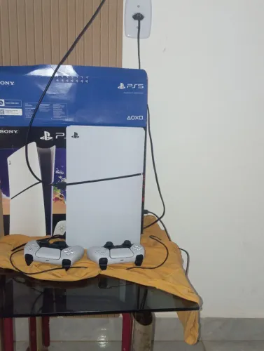 vendo ps5 semi novo, com cinco jogos já comprado, e dois controles 