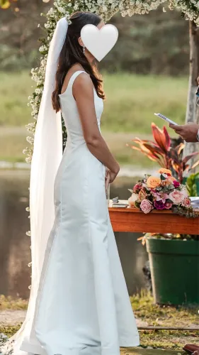 Vestido de noiva clássico impecável 