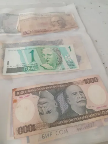 Vendo Minha coleção de cédulas antigas tem mais de 40 cédulas bem antigas no estado que 