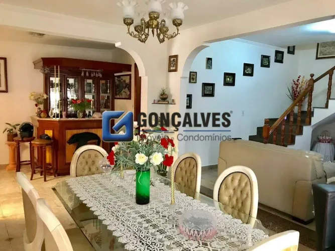 Sobrado residencial à venda no Jabaquara, SP  240 m², 3 dormitórios e 3 vagas