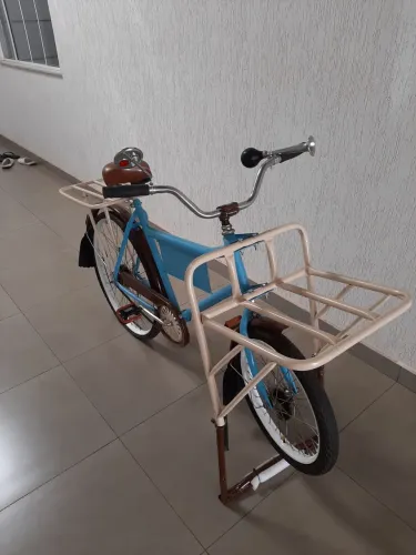 Bicicleta cargueira retrô