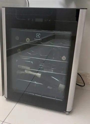 Adega Electrolux 24 Garrafas