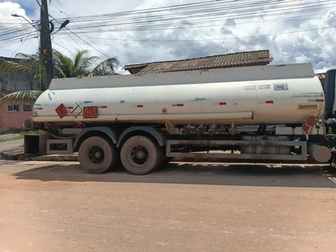 Vendo tanque de transporte de combustível  16 mil litros.