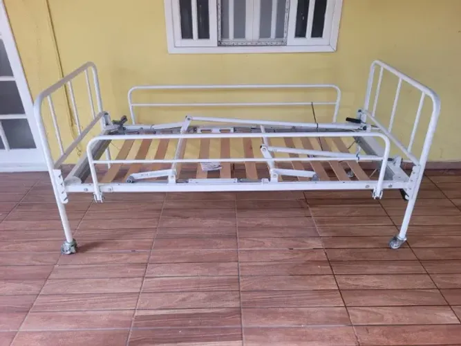 Cama hospitalar + cadeira de rodas + cadeira higiênica + andador
