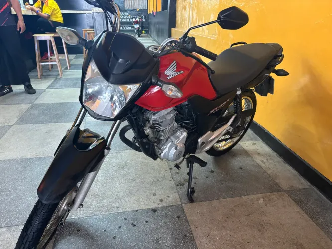 Moto conservada, dois pneus bons, sem débitos, aceito trocas!