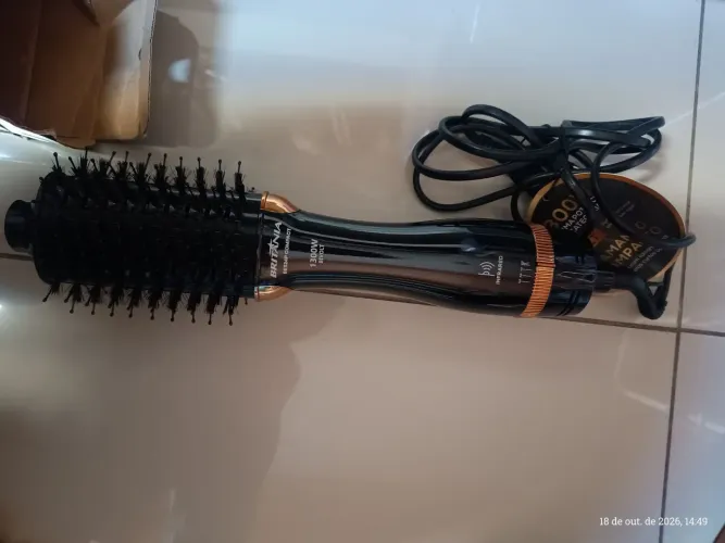 Escova secadora de cabelos Britânia bivolt luz infrared
