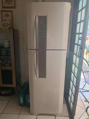 Vende-sr geladeira Frost Free 402L