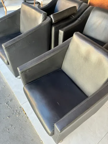 4 Poltronas em Courino Preto - Confortáveis | Vendo Juntas ou Separadas