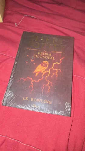 Livro "Harry Potter e a Pedra Filosofal" Edição de capa dura