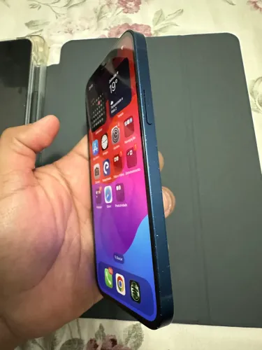 iPhone 12 em perfeito estado