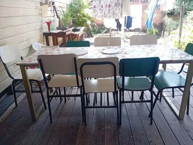 Mesa com 8 cadeiras