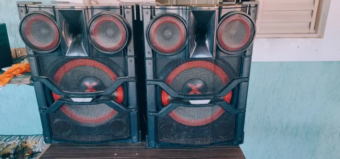Par de Caixas Acústicas LG X Boom Pro CM9740 (Apenas as Caixas)