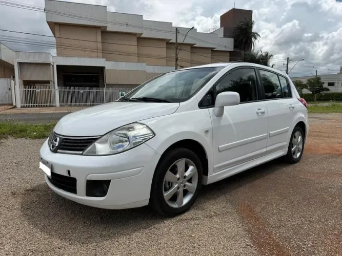Nissan Tiida SL 1.8/1.8 Flex 16V Mec. 2013
