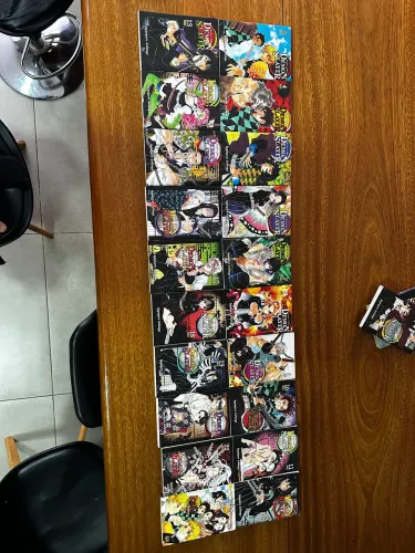 mangá demon slayer - vários volumes disponíveis