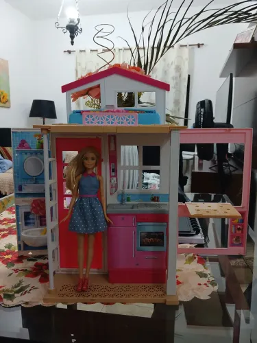 Casa da Barbie, com a boneca