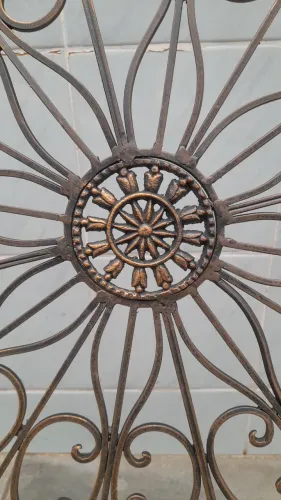 Mandala de ferro artesanal (92 cm  de circunferência).