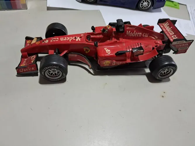 Ferrari colecionáveis de plástico