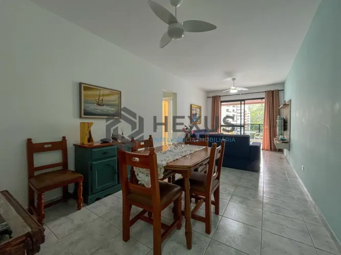 Apartamento com varanda e lazer na Praia das Pitangueiras, Guaruja