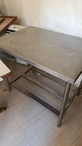 Mesa inox tipo açougue pra vender rápido