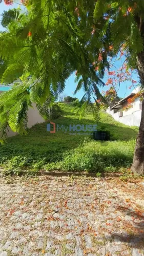 Terreno à venda no Cond. Aldeia Atlântida, para quem quer construir e morar com elegância,