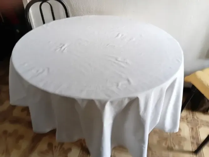 Toalha de Mesa Redonda Tricoline Grande Branca 1,45m, Usada  uma única vez!