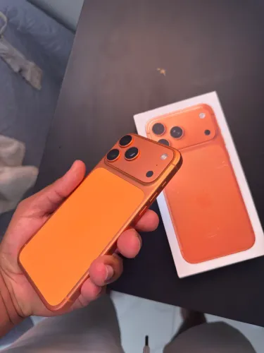 iPhone 17 pro Max laranja, novo novo 100 %bateria , caixa e cabo do carregador 
