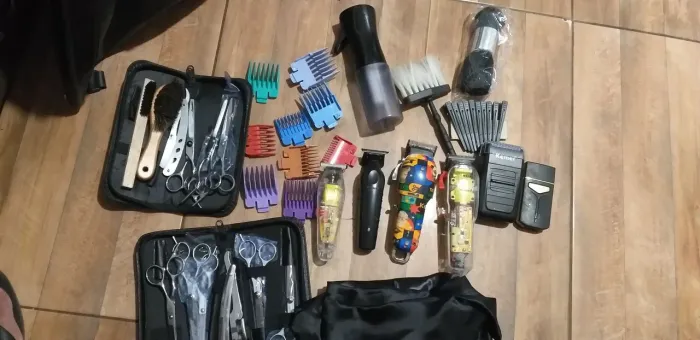 Maquinas de corte de cabelo e de acabamentos mais todos os materias para corte de cabelo