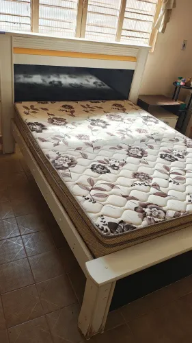 Cama casal tradicional com colchão Ortobom