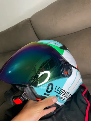 Capacete kyt