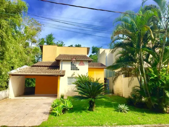 Casa Sobrado Condomínio em Caraguatatuba
