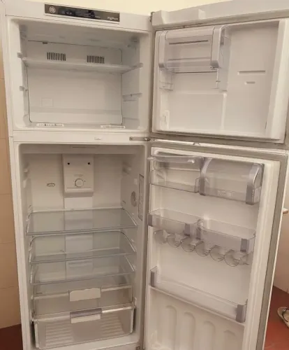 Geladeira GE prateleira de vidro 470 l semi-nova econômica bem espaçoso