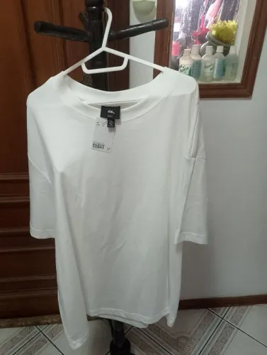 Camiseta masculina é da H#M