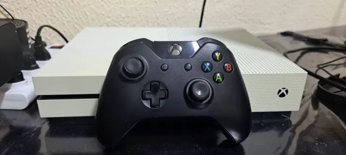 Xbox One S Usado + 1 Controle - Pronto para Jogar