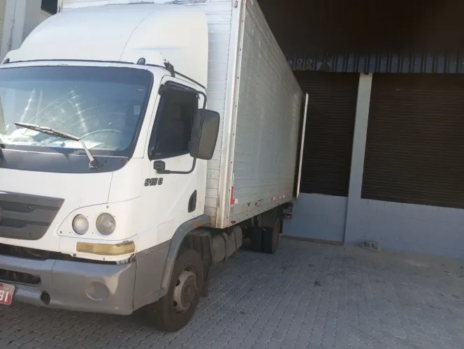 Caminhão acello 915 c