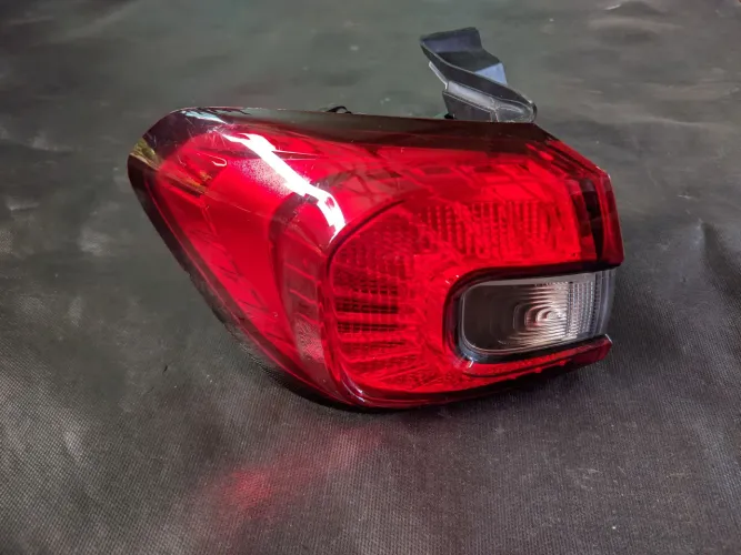 Lanterna Traseira Esquerda Canto Fiat Argo Original.