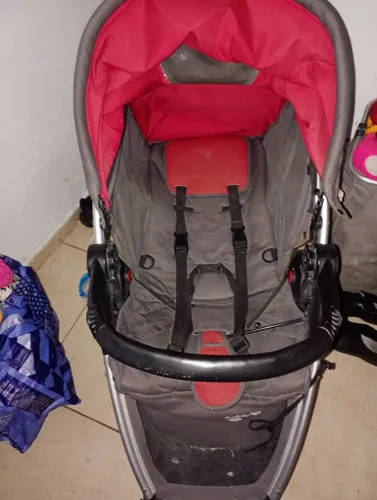 Carrinho e bebe conforto 