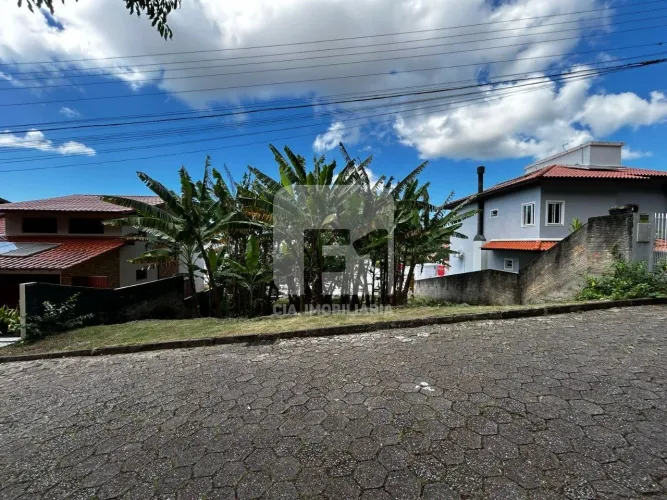 Terreno condomínio fechado na Trindade