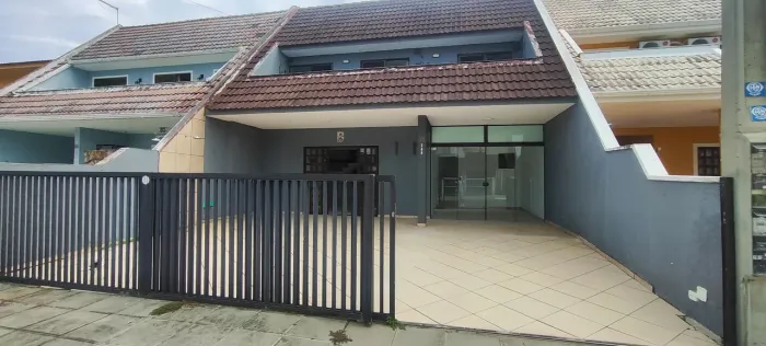 Alugo Sobrado c/ piscina Residencial Porto Fino