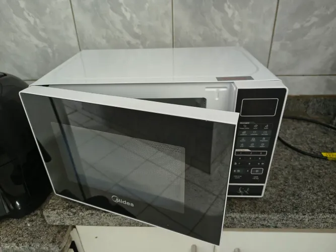 Microondas Midea 20L Branco e Preto 110V