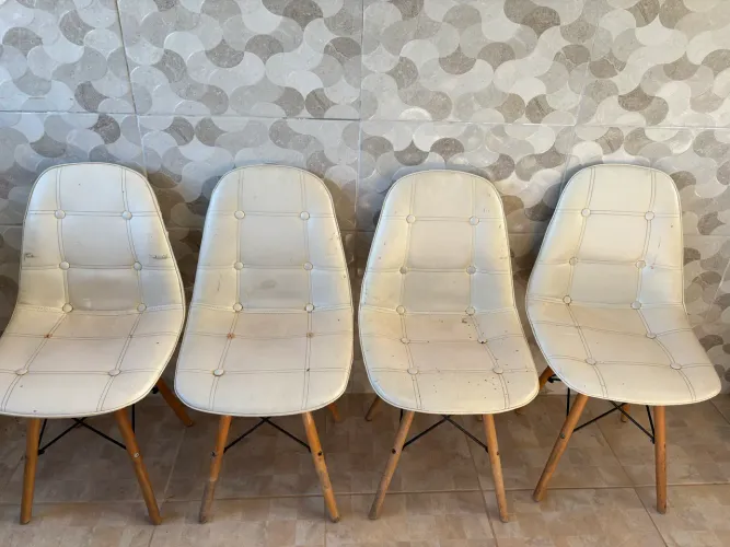Conjunto 4 cadeiras Eames Botonê