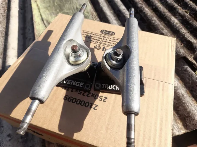 vendo trucks REVENGE/rodinhas e rolamentos TILT