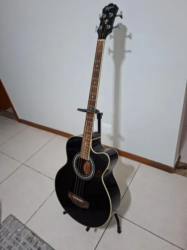 Baixo acústico Tagima