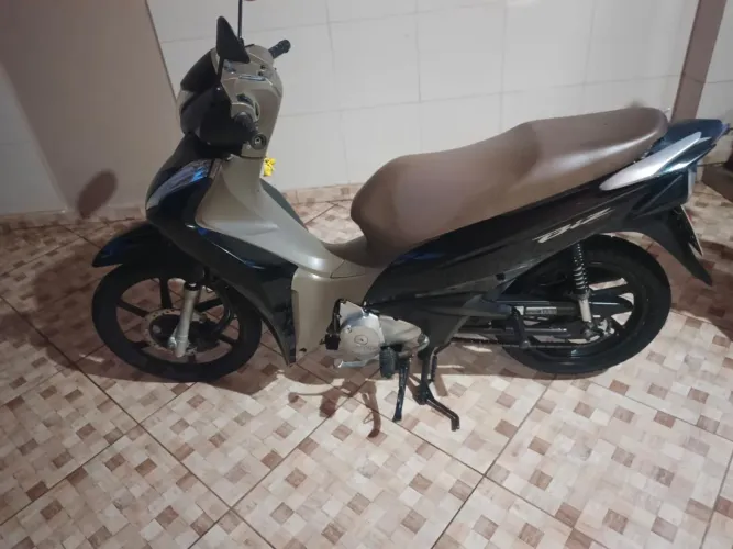 Biz 125 bem conservada e barata