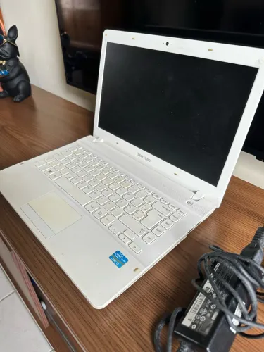 Notebook Samsung 14 polegadas Core i3 com SSD + HD - 4GB RAM